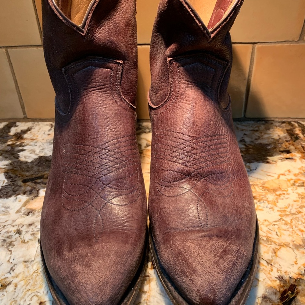 Frye Billie short boots size 10 distressed brown.